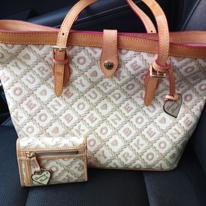 Dooney&Bourke tote w/wallet